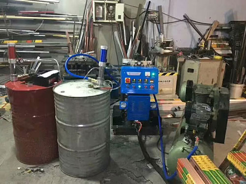 河北聚氨酯發(fā)泡機(圖1) 河北聚氨酯發(fā)泡機施工案例